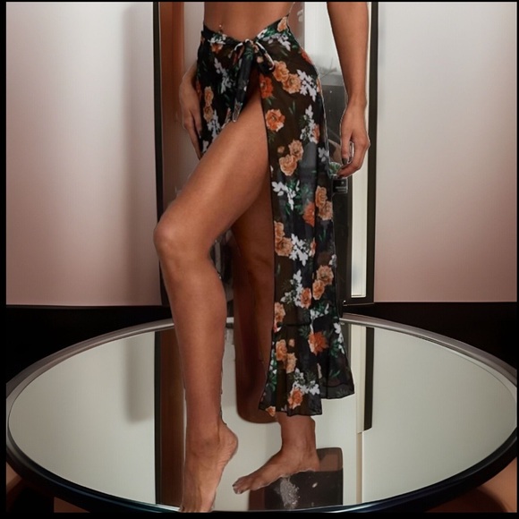 Beautiful Floral OSFM Open Up & Tie On Side Slit 4 Legs Swimsuit/Beach/Cover Up - Picture 4 of 9
